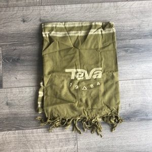 NWOT Olive green teva scarf